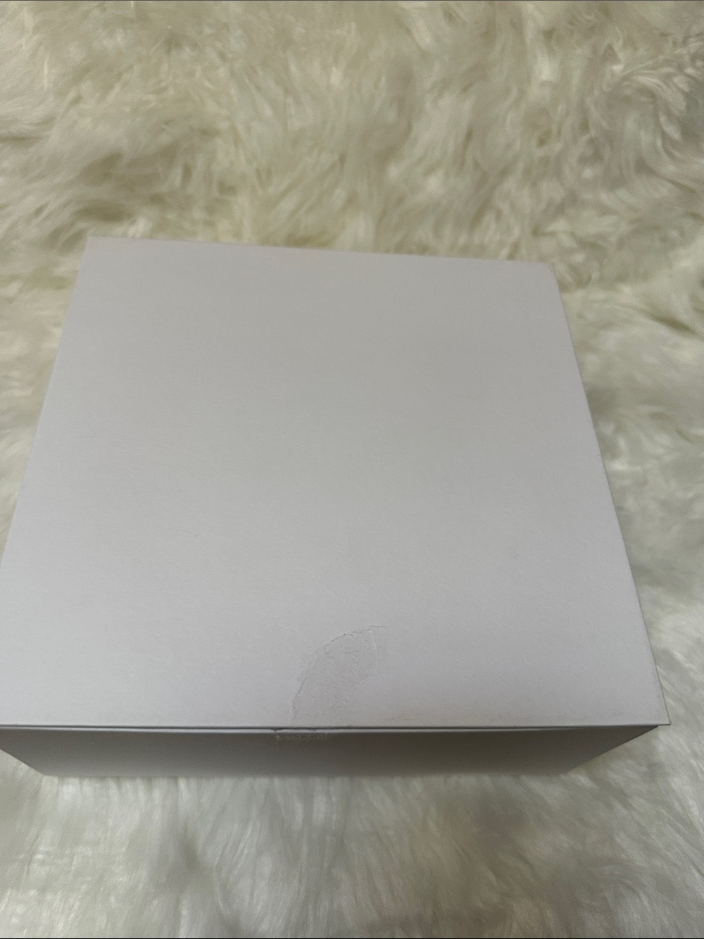 Creed White Gift Box - Picture 3 of 10